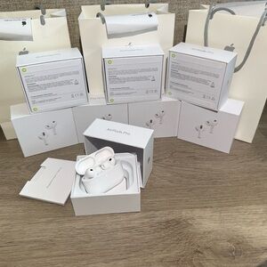 Apple AirPods Pro 3 with Charging Case - White